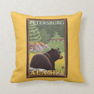 Schwarzer Bär im Wald - Petersburg, Alaska Kissen