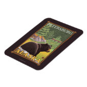 Schwarzer Bär im Wald - Petersburg, Alaska Magnet (Linke Seite)