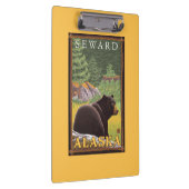 Schwarzer Bär im Wald - Seward, Alaska Klemmbrett (Rechts)