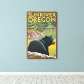 Schwarzer Bär im Wald - Sun River, Oregon Leinwanddruck (Insitu (Holzboden))