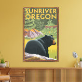 Schwarzer Bär im Wald - Sun River, Oregon Leinwanddruck (Insitu (Wohnzimmer))