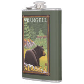 Schwarzer Bär im Wald - Wrangell, Alaska Flachmann (Links)