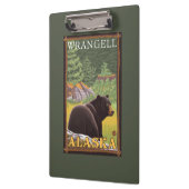 Schwarzer Bär im Wald - Wrangell, Alaska Klemmbrett (Links)