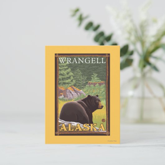 Schwarzer Bär im Wald - Wrangell, Alaska Postkarte (Stehend Vorderseite)