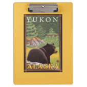Schwarzer Bär im Wald - Yukon, Alaska Klemmbrett (Vorderseite)