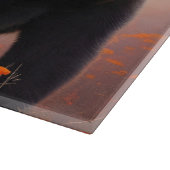 Schwarzer Bär in orangen Blume Schneidebrett (Ecke)