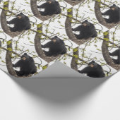 Schwarzer Bär klettern Geschenkpapier (Ecke)