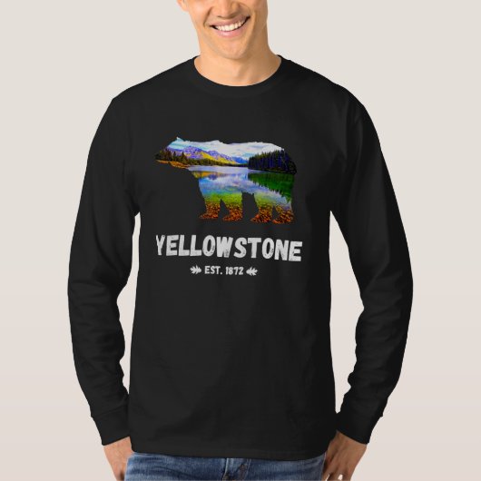 Schwarzer Bär mit Blick auf den Yellowstone Nation T-Shirt (Vorderseite)