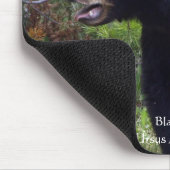 Schwarzer Bär und Pine Forest Wildlife Mousepad (Ecke)