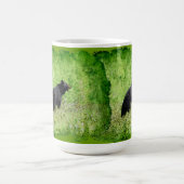 Schwarzer Bär Wandern im Gras Art Kaffeetasse (Mittel)