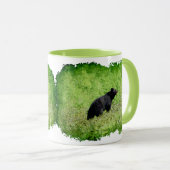 Schwarzer Bär Wandern im Gras Art Tasse (VorderseiteRechts)