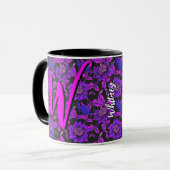 Schwarzer Blumenkaffee Tasse mit rosa violetten Bl (Vorderseite Links)