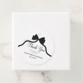 Schwarzer Bogen, der den Knoten Brautparty-Gefalle Geschenkanhänger (Beispiel)