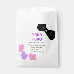 Schwarzer Bogen Rosa lila Blüten Logo-Details hinz Geschenktütchen