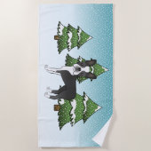 Schwarzer Boston Terrier in einem Winterwald Strandtuch (Vorderseite)