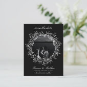 Schwarzer Botanischer Gotischer Kranz Save-the-Dat Postkarte (Stehend Vorderseite)