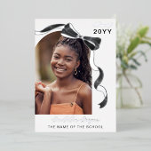 Schwarzer Bow Arch Foto Silver Foil Abschluss Folieneinladung (Stehend vorne)