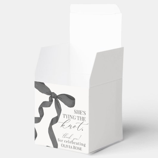 Schwarzer Bow, der das Geschenk des Brautparty des Geschenkschachtel (Geöffnet)