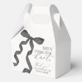 Schwarzer Bow, der das Geschenk des Brautparty des Geschenkschachtel (Vorderseite)