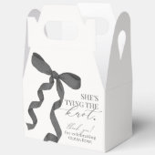 Schwarzer Bow, der das Geschenk des Brautparty des Geschenkschachtel (Offen)