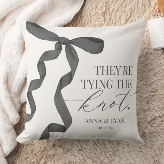 Schwarzer Bow, der das Geschenk des Brautparty des Kissen (Decke)