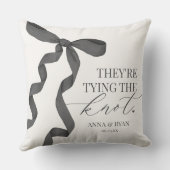 Schwarzer Bow, der das Geschenk des Brautparty des Kissen (Rückseite)