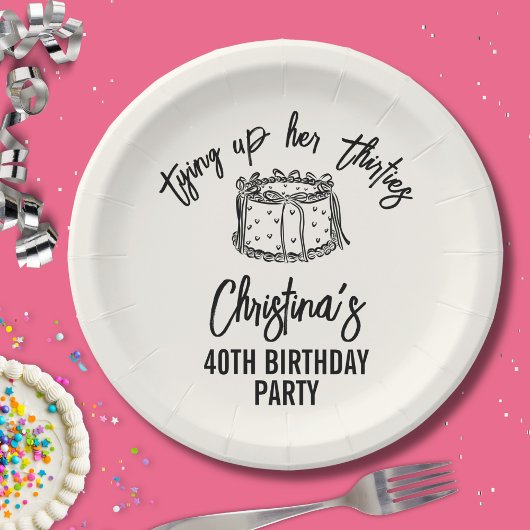 Schwarzer Bow, der ihre Dreißiger zum 40. Geburtst Pappteller