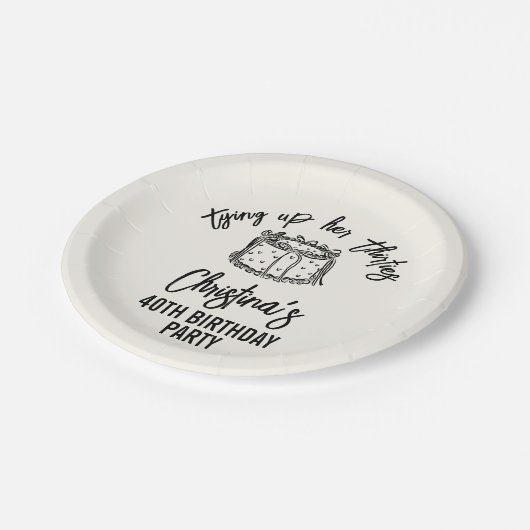 Schwarzer Bow, der ihre Dreißiger zum 40. Geburtst Pappteller (Schrägansicht)