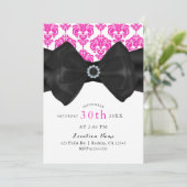 Schwarzer Bow Glam Sweet 16 Party Einladung (Stehend Vorderseite)