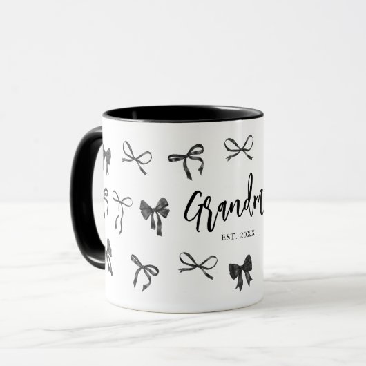 Schwarzer Bow Oma Jahr etabliert Tasse (Vorderseite Links)