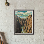 Schwarzer Canyon Der Nationalpark Gunnison Poster<br><div class="desc">Black Canyon of the Gunnison Vektorgrafik Design. Der Park umgibt einen Teil einer tiefen,  steilen Schlucht,  die durch den prächtigen Felsen am Gunnison-Fluss geschnitzt wurde. Die Tierwelt umfasst Maultier,  Elch und Goldadler.</div>