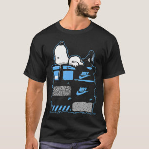 Schwarzer Carolina 5 AJ5 Snoopy Sneaker Sammler T-Shirt