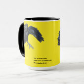 Schwarzer Crow & Haiku-Illustration Tasse (Vorderseite Links)