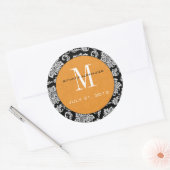 Schwarzer Damask Orange Monogram-Hochzeitsticker Runder Aufkleber (Umschlag)