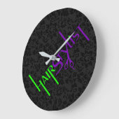 Schwarzer Damast, grüner und Lila Text Große Wanduhr (Winkel)