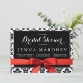 Schwarzer Damast mit rotem Ribbon-Brautparty Einladung (Stehend Vorderseite)