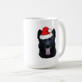 Schwarzer Deutscher Hirte mit Weihnachtsmannmütze Kaffeetasse (VorderseiteRechts)