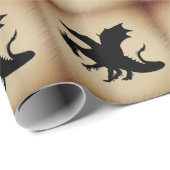 Schwarzer Drache auf rustikalem Hintergrund Geschenkpapier (Rolleneckpunkt)