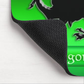 Schwarzer Drache mit dem Bossaussehen auf grünem C Mousepad (Ecke)
