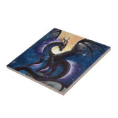 Schwarzer Drache mit nächtlichem Himmel durch Fliese (Seite)