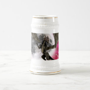 Schwarzer Drache - mythische Fantasy-Kreatur Rote Bierglas