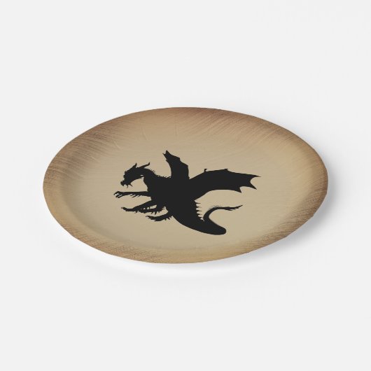 Schwarzer Drache rustikaler Hintergrund Pappteller (Schrägansicht)