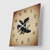 Schwarzer Drache rustikaler Hintergrund Quadratische Wanduhr (Winkel)