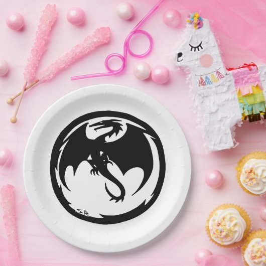 Schwarzer Drache, weiße Teller (Party)