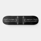 Schwarzer Drachenraucher mit Name oder Monogramm Skateboard (Horizontal)