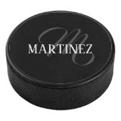 Schwarzer eleganter Personalisierter Nachname | Na Eishockey Puck (3/4)