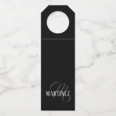 Schwarzer eleganter Personalisierter Nachname | Na Flaschenanhänger (Rückseite)