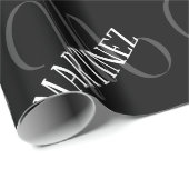 Schwarzer eleganter Personalisierter Nachname | Na Geschenkpapier (Rolleneckpunkt)