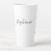 Schwarzer eleganter Script-Curly-Name Milchtasse (Vorderseite)