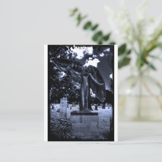 Schwarzer Engel der Postkarten von Iowa City (Stehend Vorderseite)